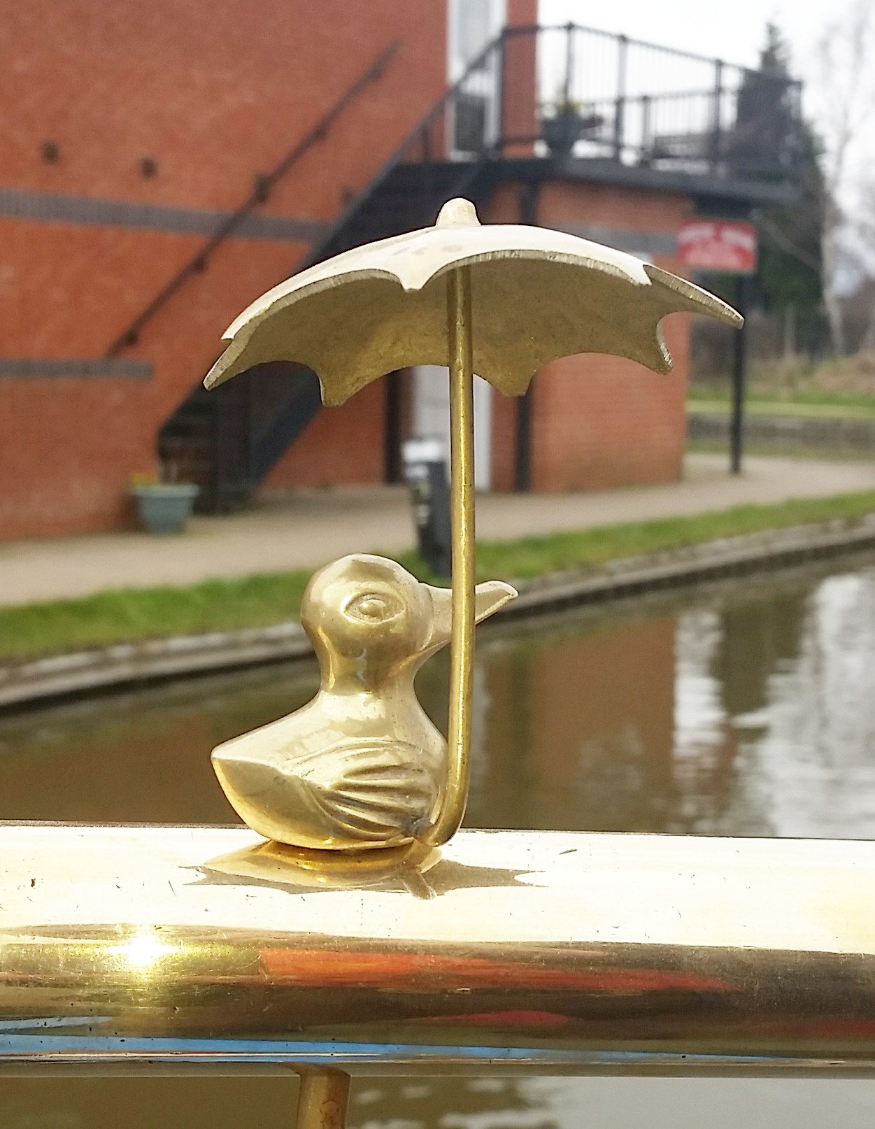 Duck under Umbrella Tiller Pin